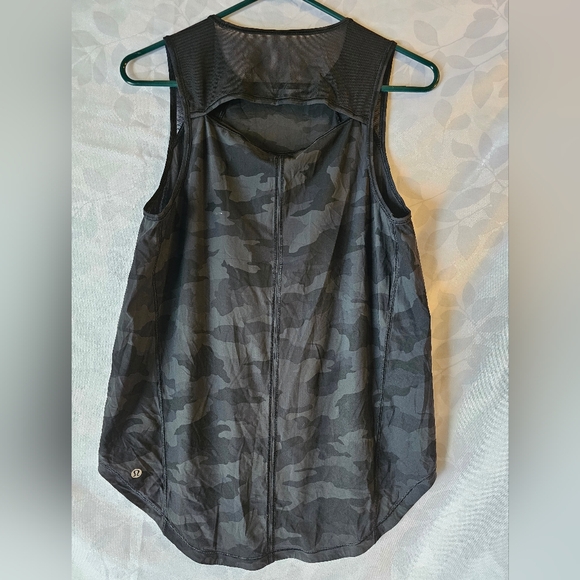 Lululemon Sculp Tank Camo - Picture 2 of 7